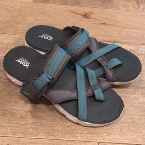 Skechers Goga Max sandals